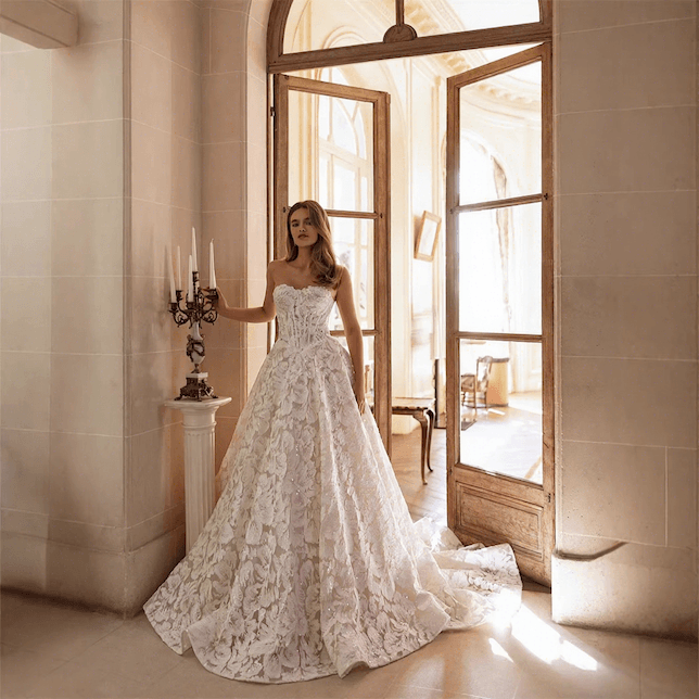 New Strapless Light Wedding Dress High End Backless Sleeveless Sweep Lace Bridal Gown