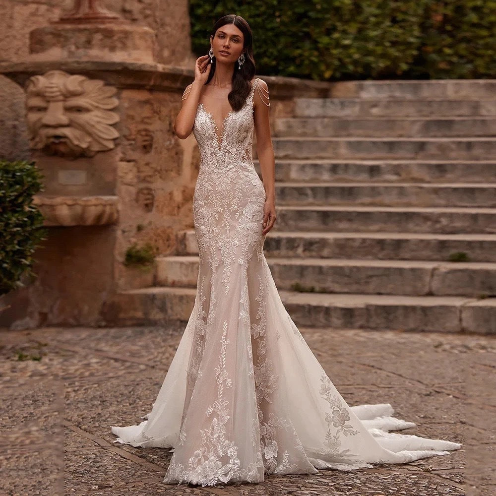 High End Spaghetti Strap Wedding Dress Deep V-Neck Backless Sleeveless Mermaid Bridal Dress