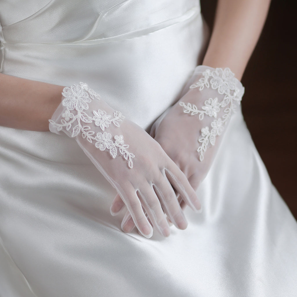 Ivory Embroidered Wrist Length Wedding Gloves Elegant Super Fairy Lace Photo Dinner Party Gloves