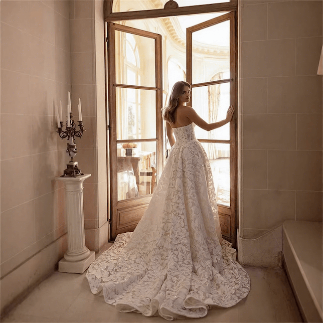 New Strapless Light Wedding Dress High End Backless Sleeveless Sweep Lace Bridal Gown