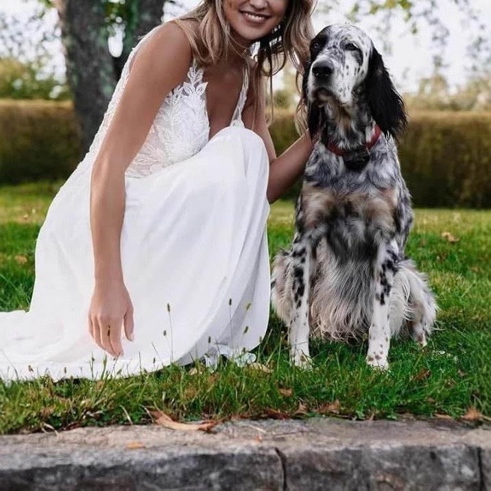 Lace Floor-Length A-Line Natural Waist Button Engagement Bridal Gown Plus Size V-neck Sleeveless Wedding Dress