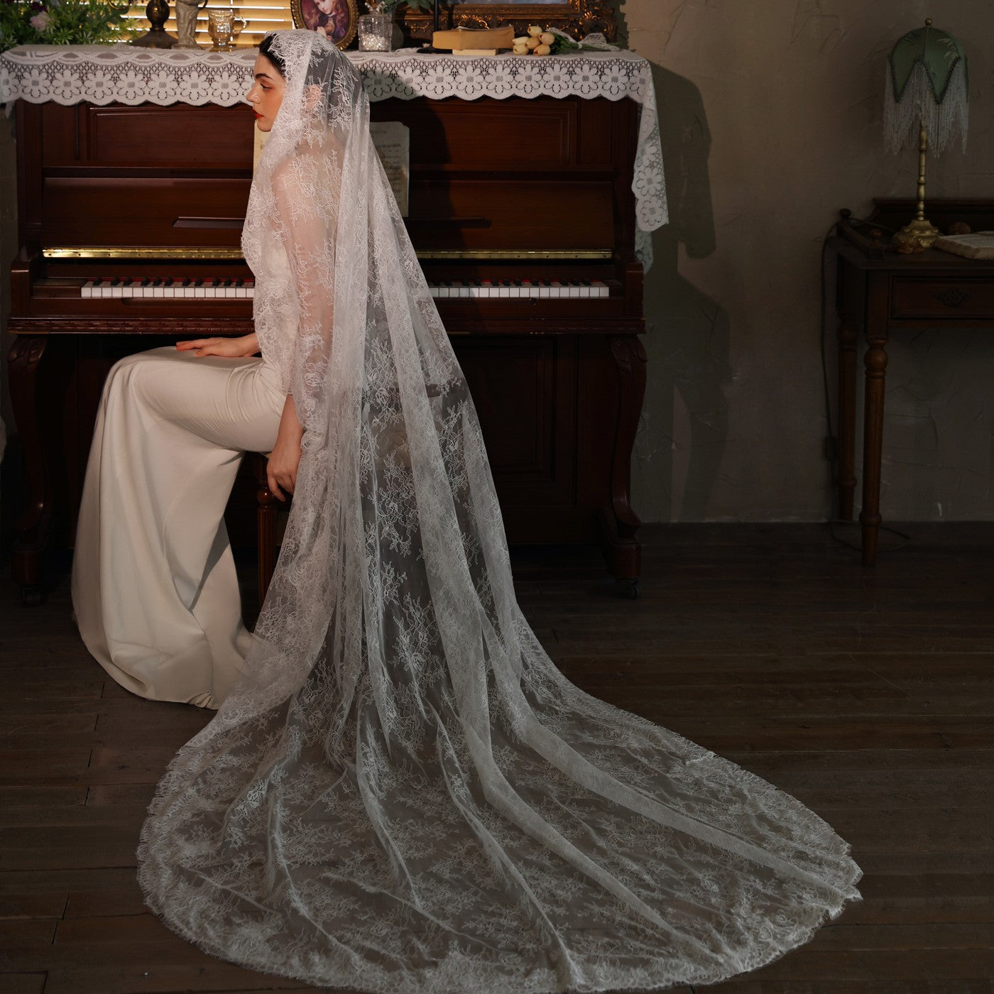 New Appliqued Eyelash Lace Main Wedding Dress Bridal Veil Vintage Super Fairy Long Train Cathedral One-Layer Wedding Veils