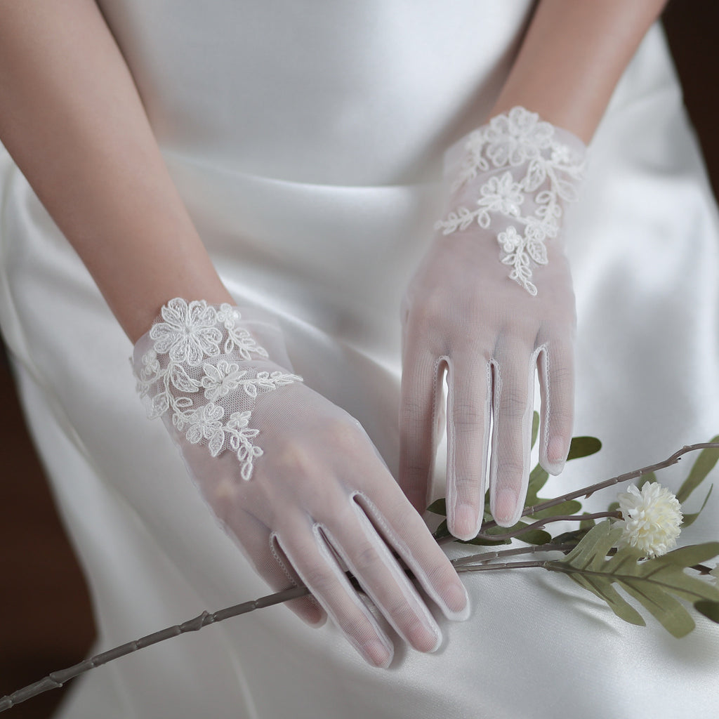 Ivory Embroidered Wrist Length Wedding Gloves Elegant Super Fairy Lace Photo Dinner Party Gloves
