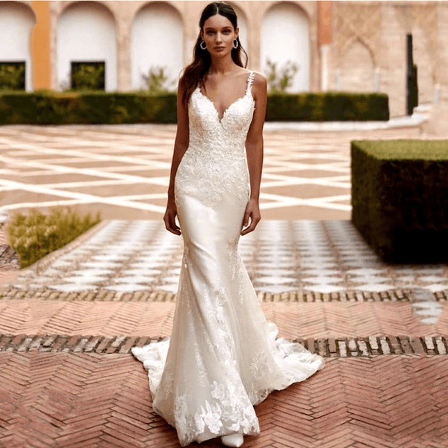 French-style Strapless Lace Wedding Dress Elegant V-Neck Sleeveless Backless Mermaid Bridal Dress With Detachable Train