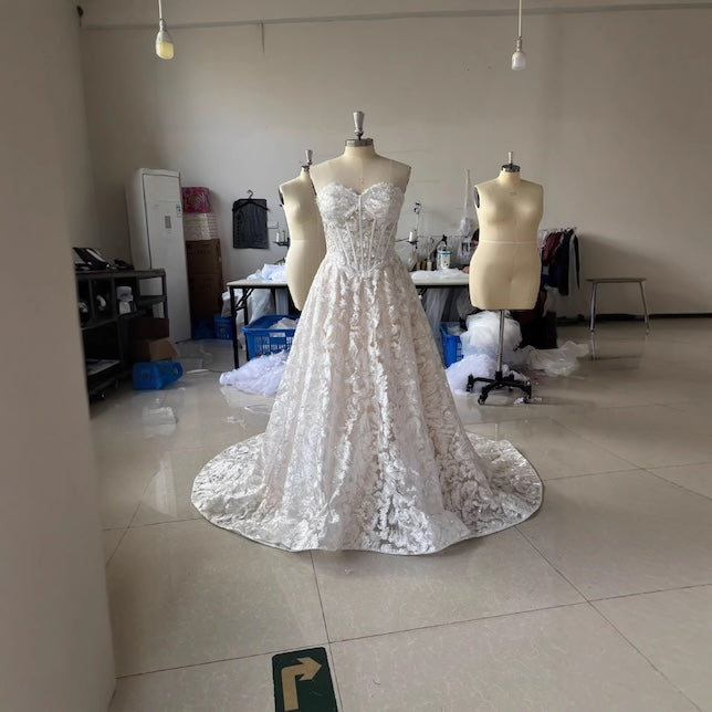 New Strapless Light Wedding Dress High End Backless Sleeveless Sweep Lace Bridal Gown