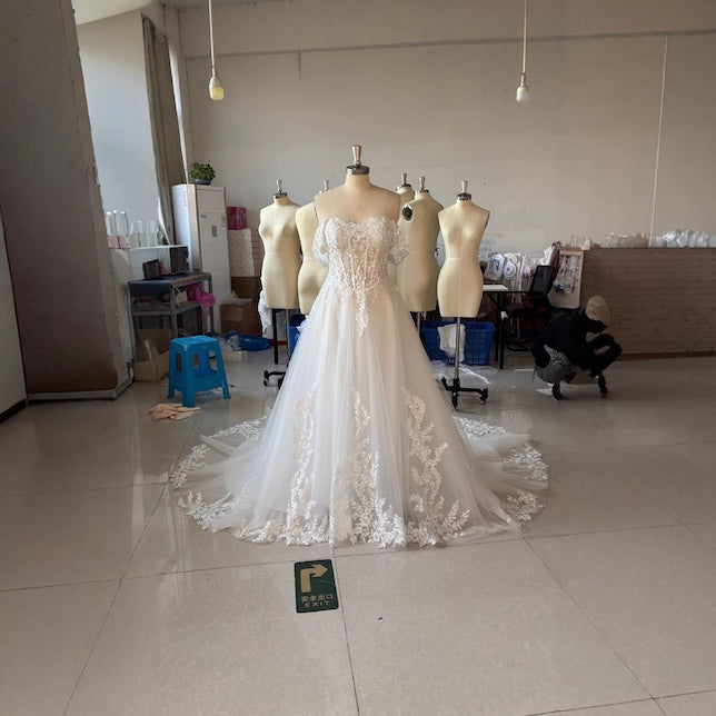 New Exquisite Wedding Dress Off-Shoulder Sleeveless Backless Puffy Bridal Gown