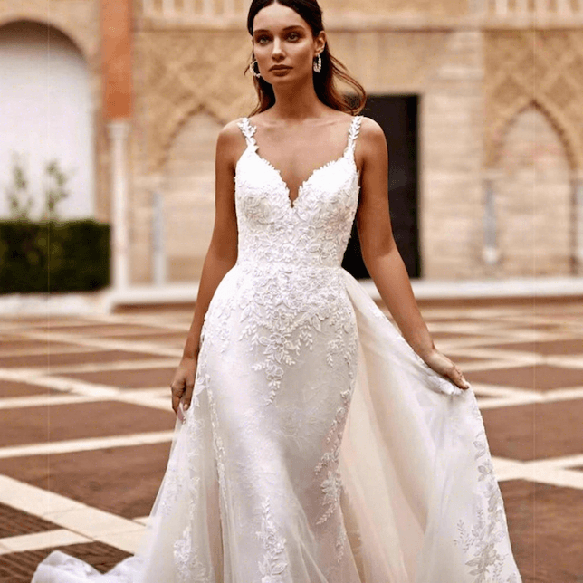 French-style Strapless Lace Wedding Dress Elegant V-Neck Sleeveless Backless Mermaid Bridal Dress With Detachable Train