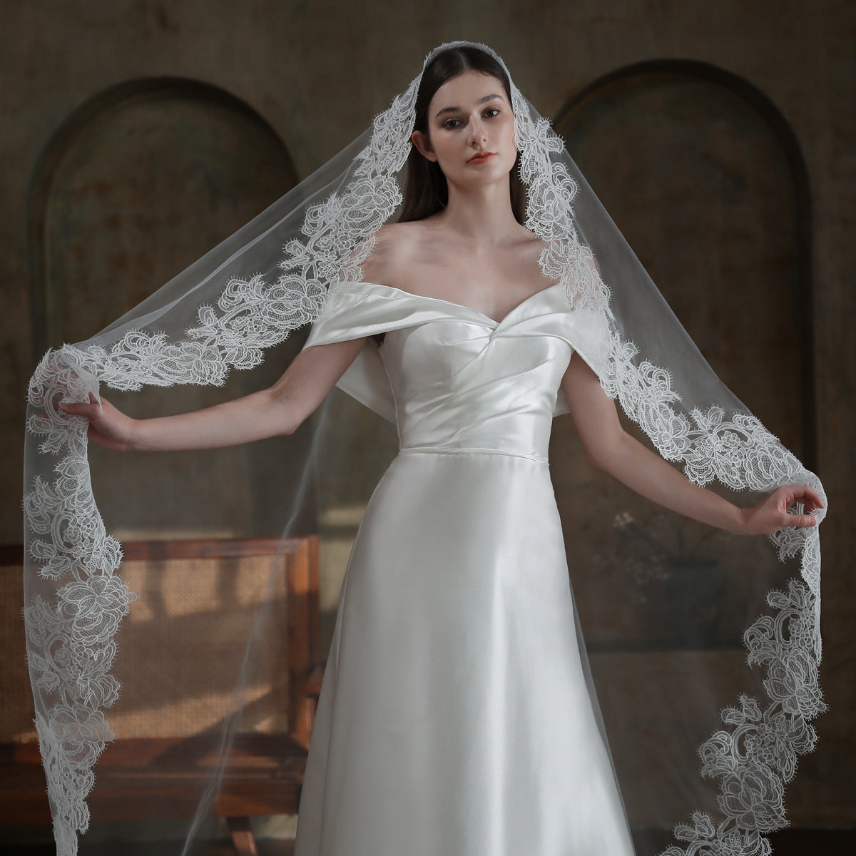 Elegant Vintage 3 Meter Long Lace Edge Bridal Veil Courtly Chapel Train Veil for Main Wedding