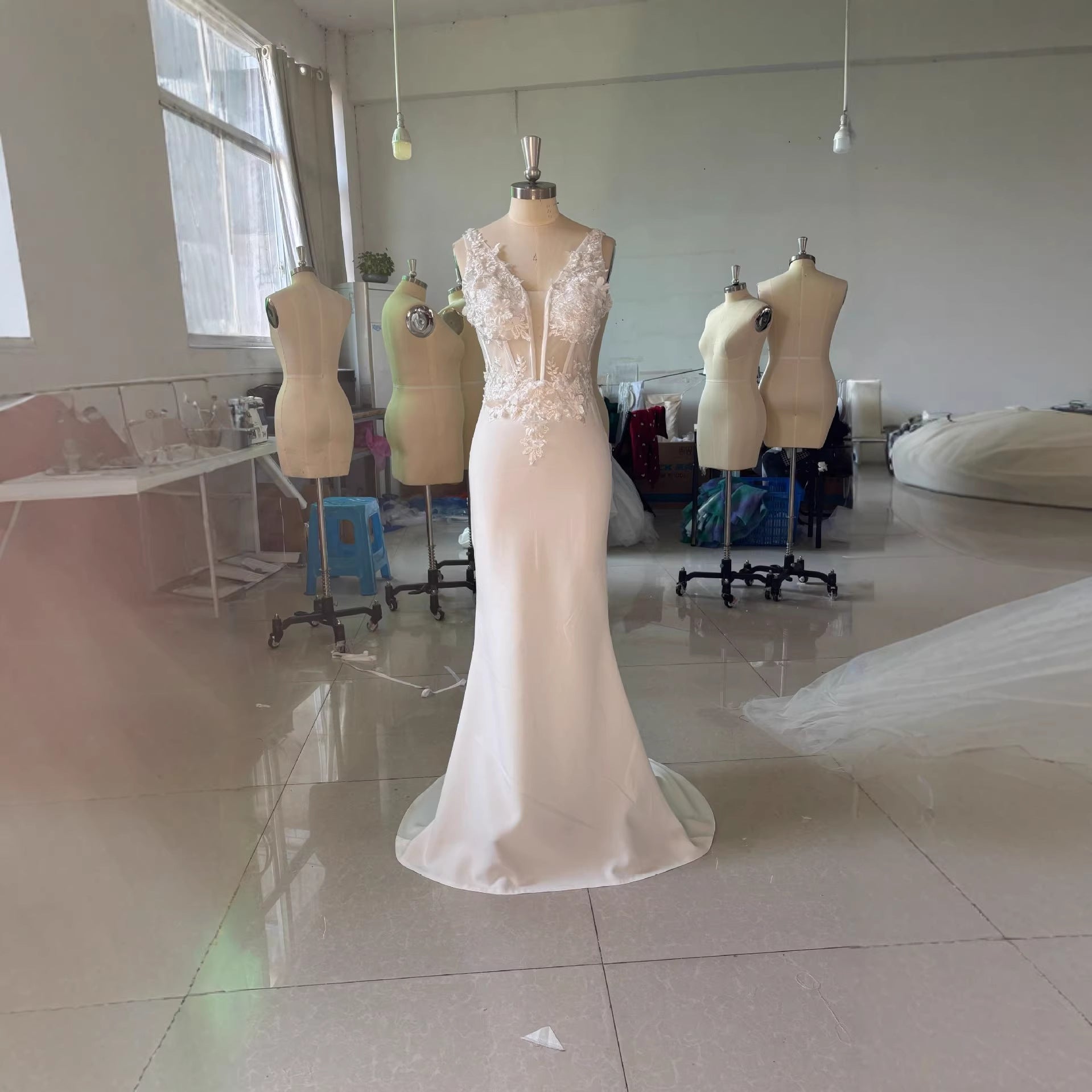 New Elegant Lace Satin Mermaid Wedding Dress Simple V-Neck Sleeveless Sweep Bridal Dress