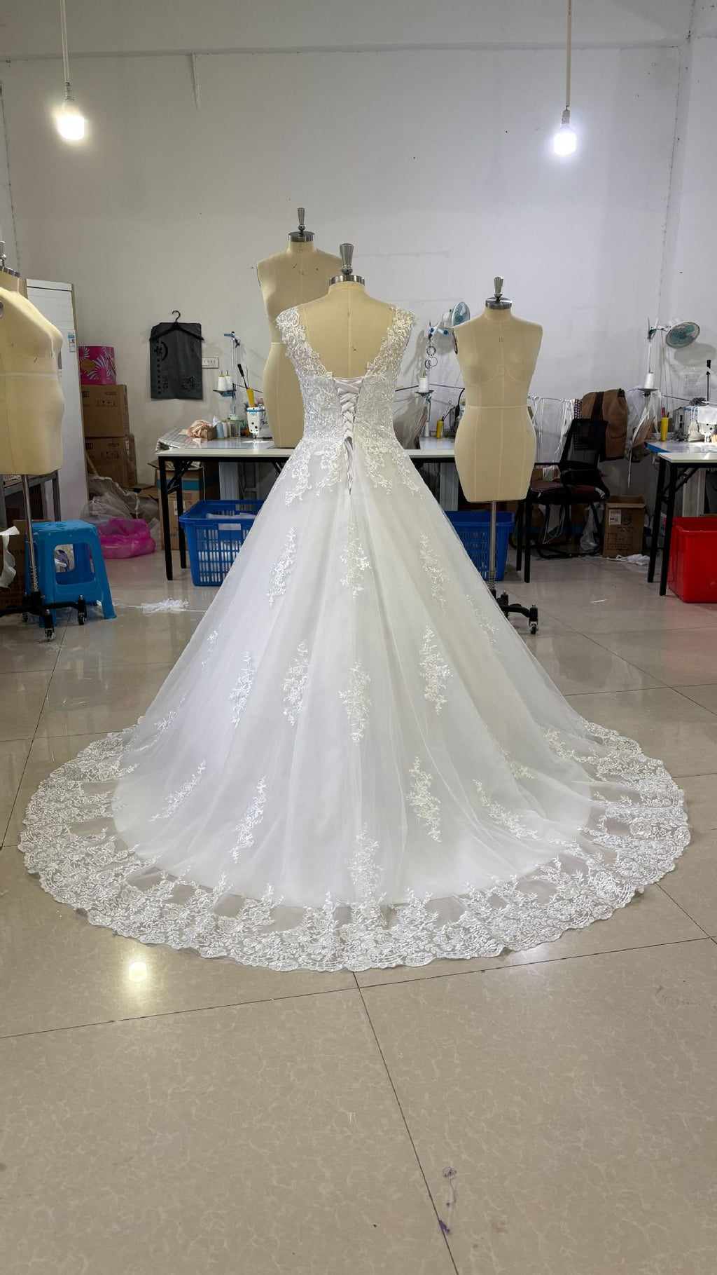 High End Elegant Wedding Dress V-Neck Backless Sleeveless Lace-up Slim Bridal Dress