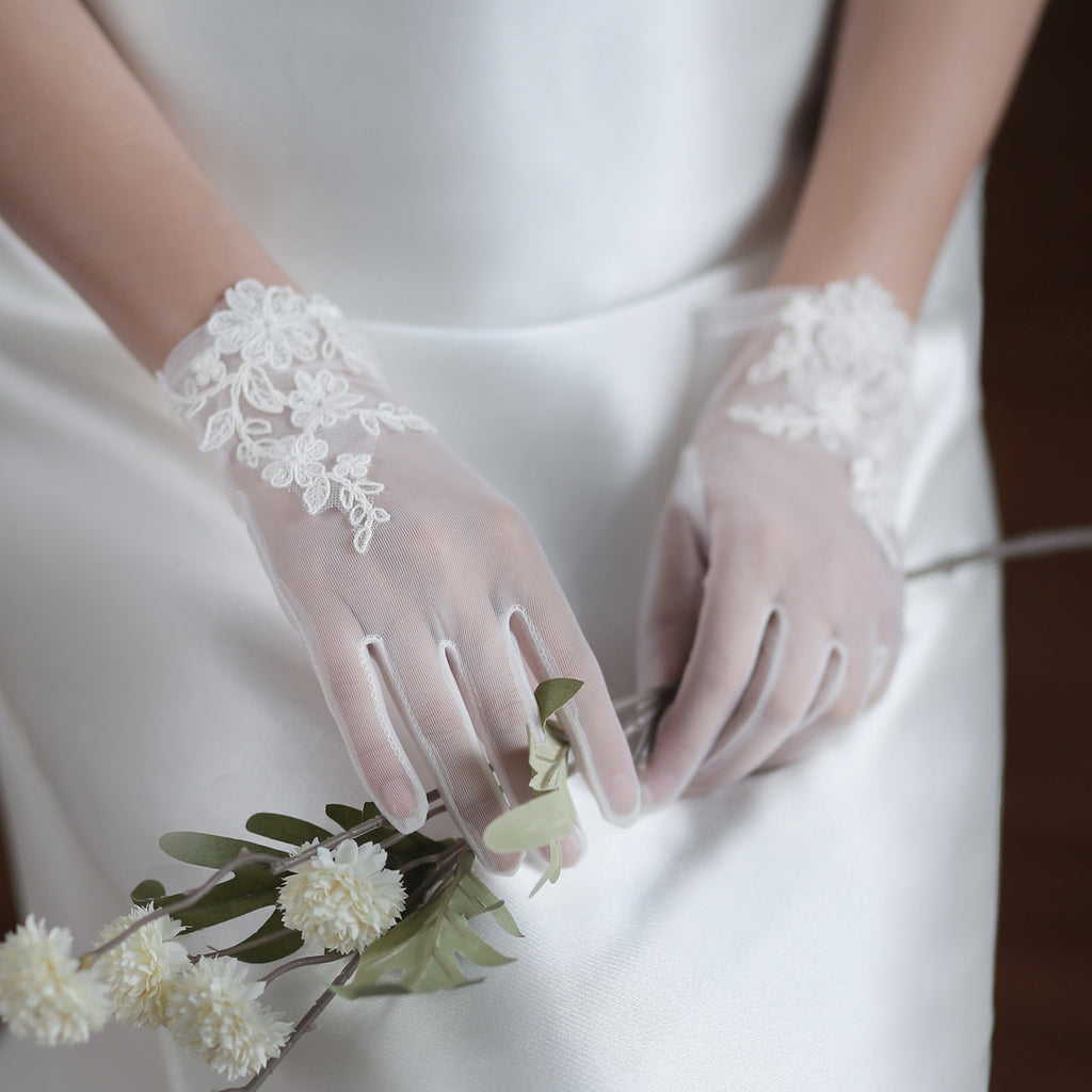 Ivory Embroidered Wrist Length Wedding Gloves Elegant Super Fairy Lace Photo Dinner Party Gloves